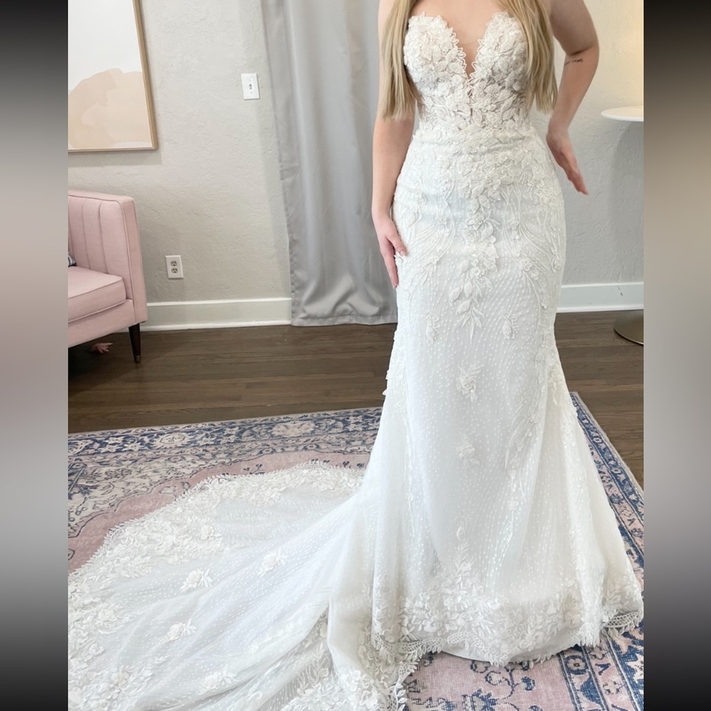 Pronovias Aethra White Lace Wedding Dress